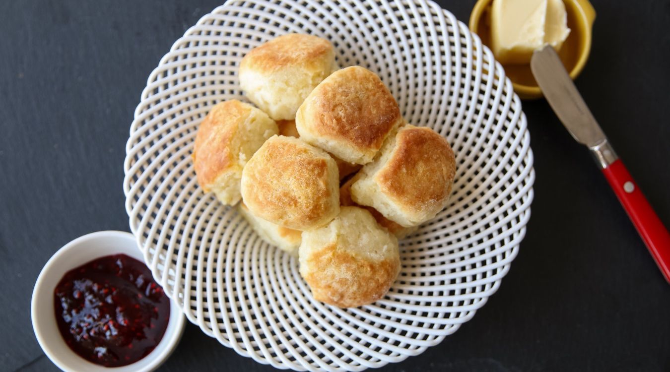 air-fryer-buttermilk-biscuits-recipe