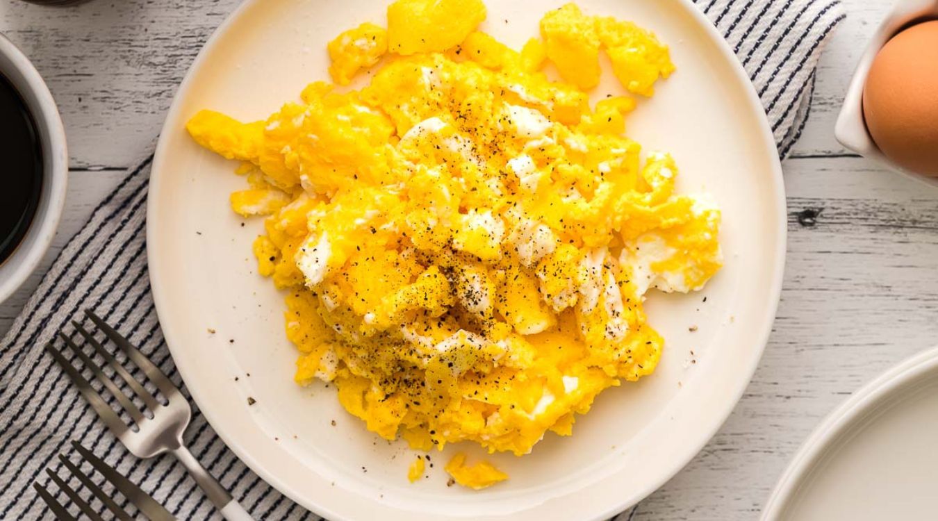 air-fryer-scrambled-eggs-recipe